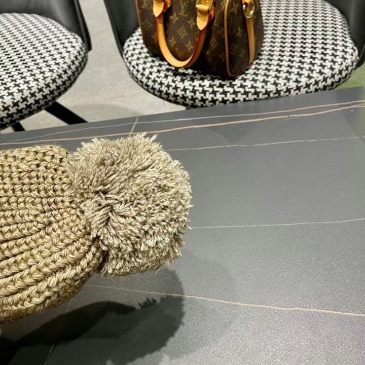 MONCLER蒙口秋冬新款拼色潮潮的洋气大毛球保暖实用舒适针织帽毛线帽