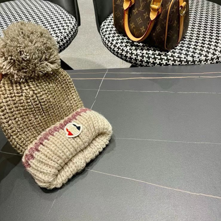 MONCLER蒙口秋冬新款拼色潮潮的洋气大毛球保暖实用舒适针织帽毛线帽