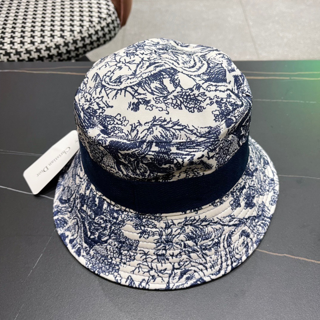 迪奥Dior官网最新满印迪奥logo渔夫帽防晒指数超高有型不软塌可随意折叠携带方便