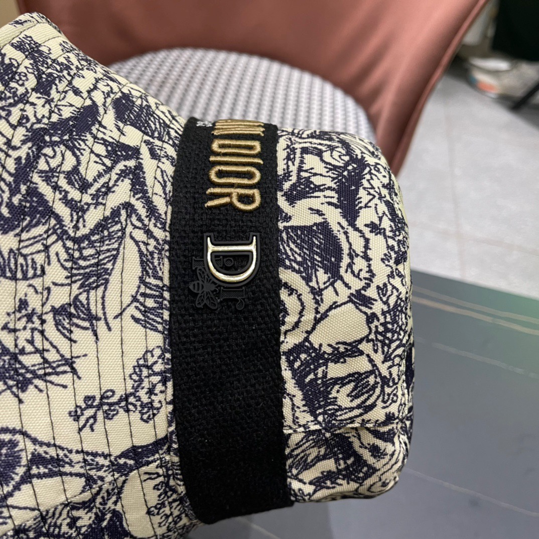 迪奥Dior官网最新满印迪奥logo渔夫帽防晒指数超高有型不软塌可随意折叠携带方便