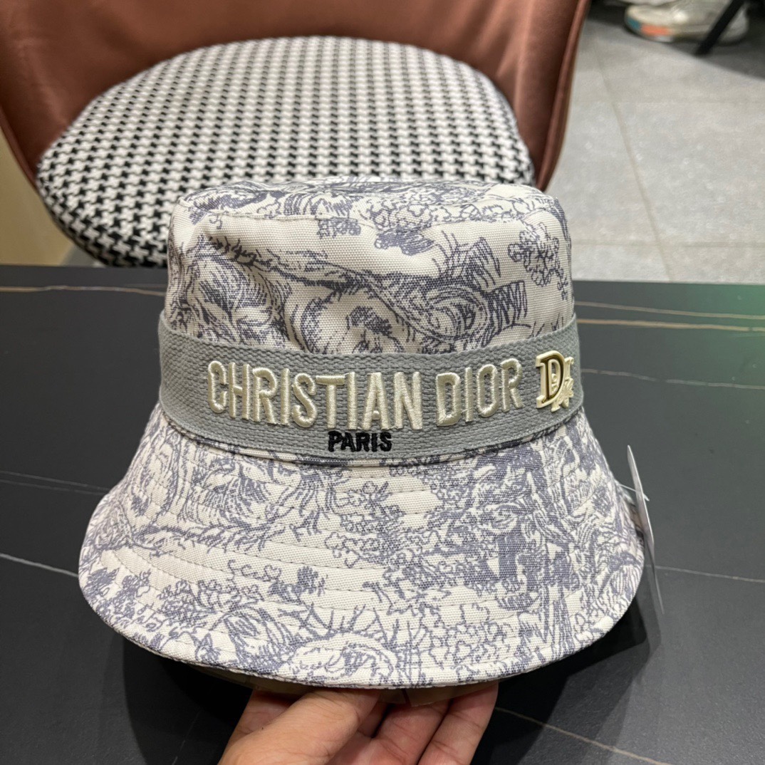 迪奥Dior官网最新满印迪奥logo渔夫帽防晒指数超高有型不软塌可随意折叠携带方便