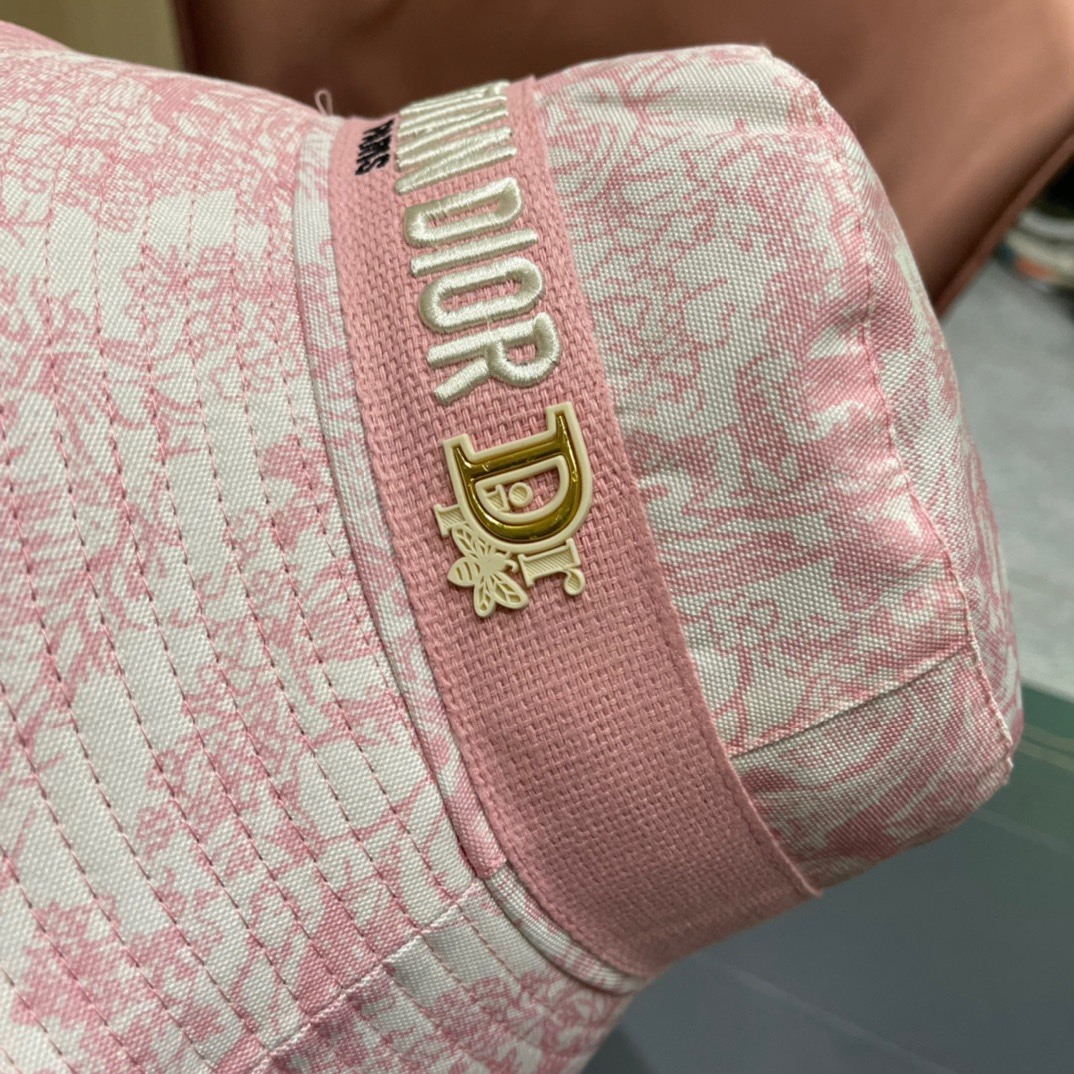 迪奥Dior官网最新满印迪奥logo渔夫帽防晒指数超高有型不软塌可随意折叠携带方便