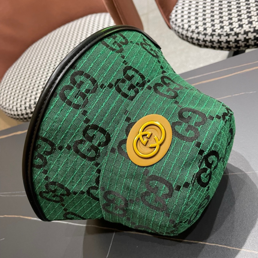 GUCCI古奇2024专柜新款简约渔夫帽很潮！休闲运动款经典制作超级好搭衣服！