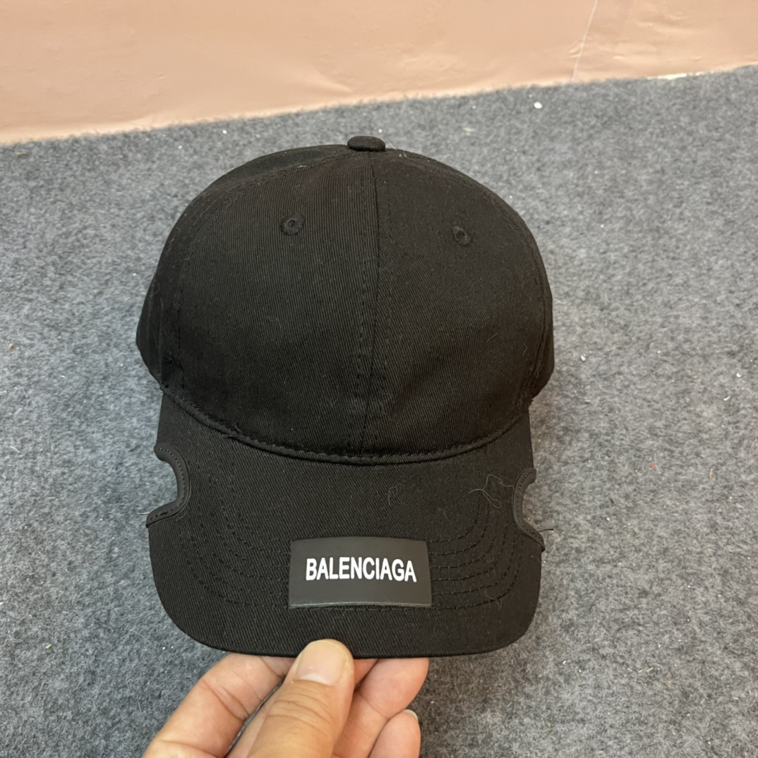 BALENCIAGA巴黎世家新logo棒球帽很酷的色系男女佩戴都有不同style第一批抢先出货！巴黎粉必