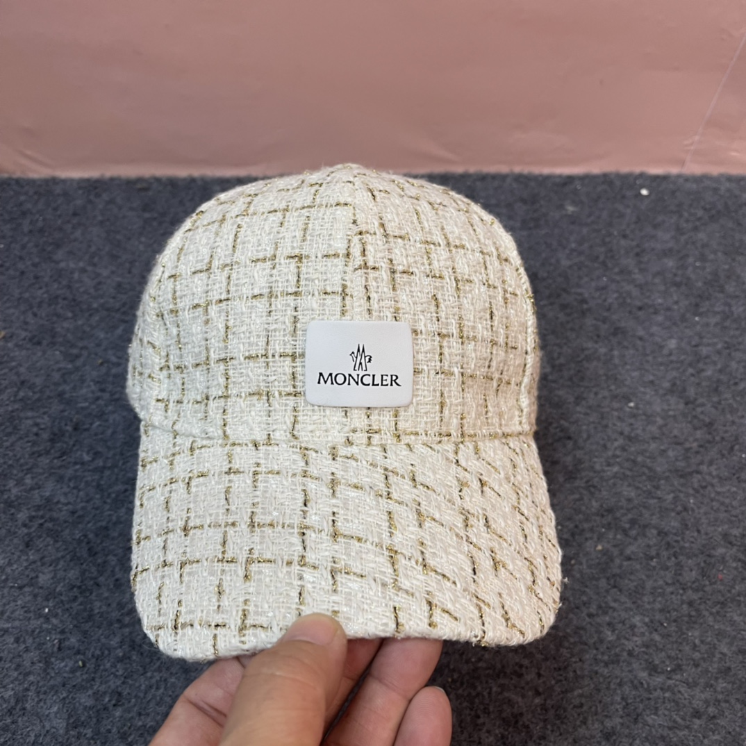 moncler蒙口*美式棒球帽字母精细帽子本身很有型疯狂打call炒鸡好搭衣服氛围感直接拉满！