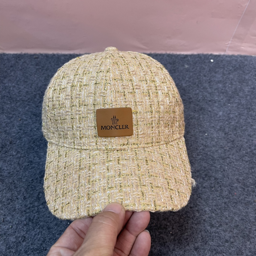 moncler蒙口*美式棒球帽字母精细帽子本身很有型疯狂打call炒鸡好搭衣服氛围感直接拉满！
