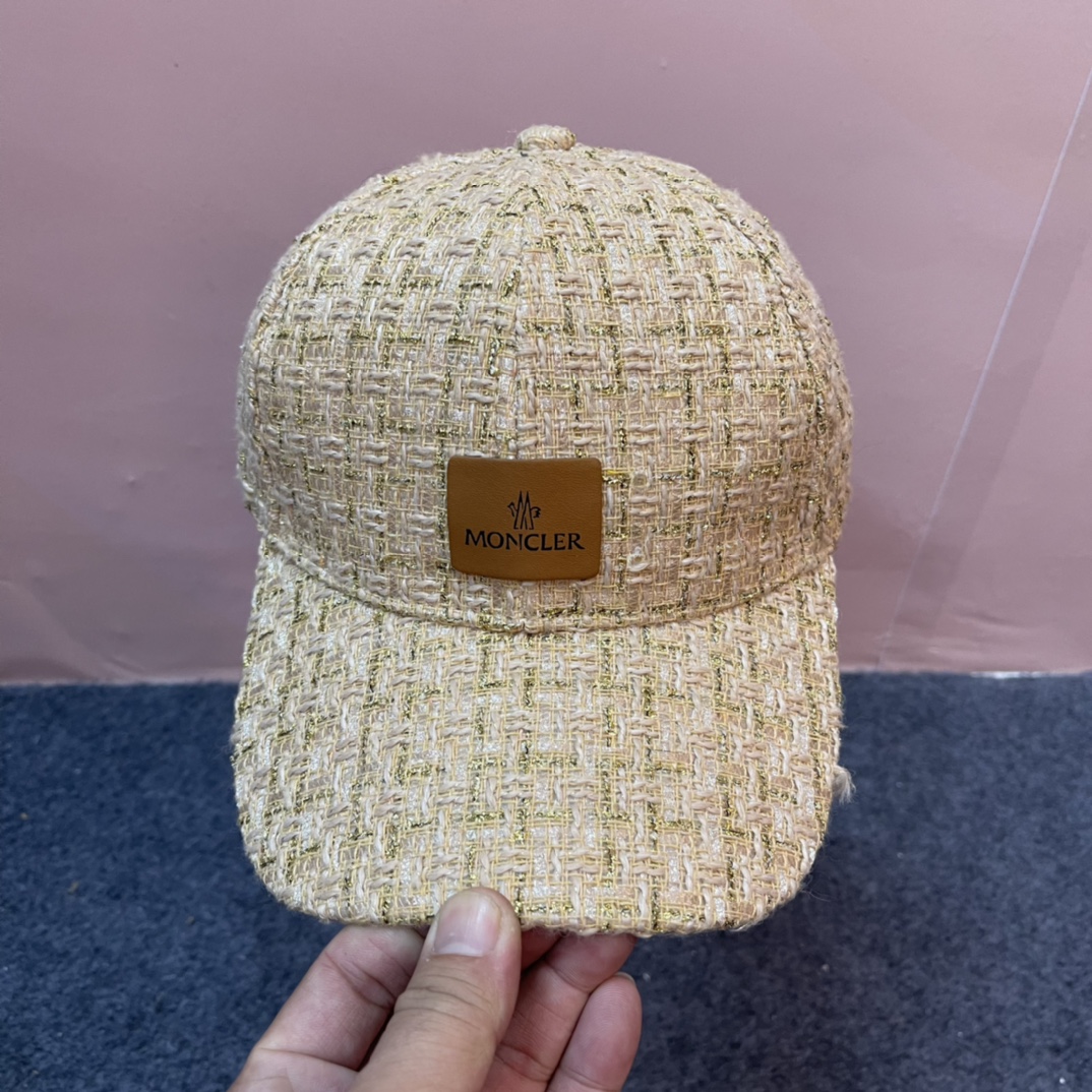moncler蒙口*美式棒球帽字母精细帽子本身很有型疯狂打call炒鸡好搭衣服氛围感直接拉满！