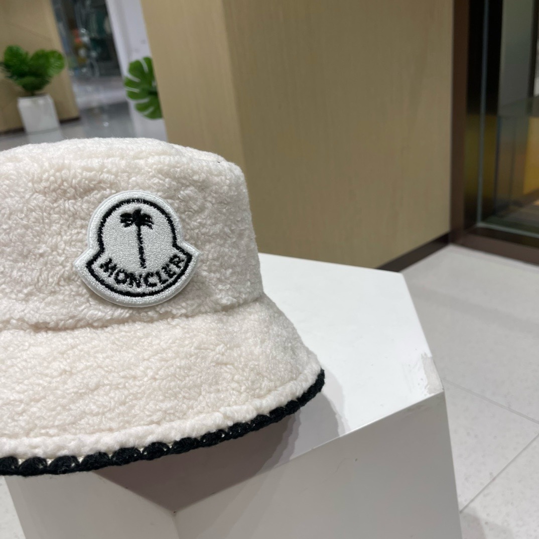 蒙口moncler秋冬专柜新款羊羔毛渔夫帽温暖舒适的大羔毛巨显脸瘦！集美们御寒凹造型必备款！蓬蓬小泰迪卷