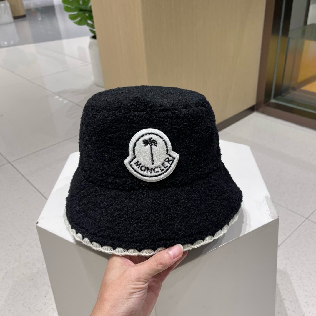蒙口moncler秋冬专柜新款羊羔毛渔夫帽温暖舒适的大羔毛巨显脸瘦！集美们御寒凹造型必备款！蓬蓬小泰迪卷
