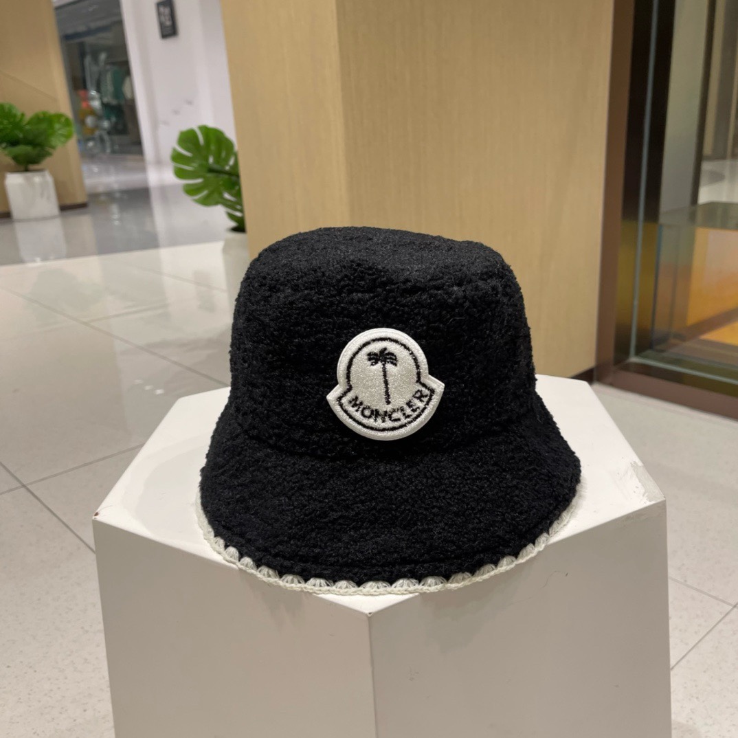 蒙口moncler秋冬专柜新款羊羔毛渔夫帽温暖舒适的大羔毛巨显脸瘦！集美们御寒凹造型必备款！蓬蓬小泰迪卷
