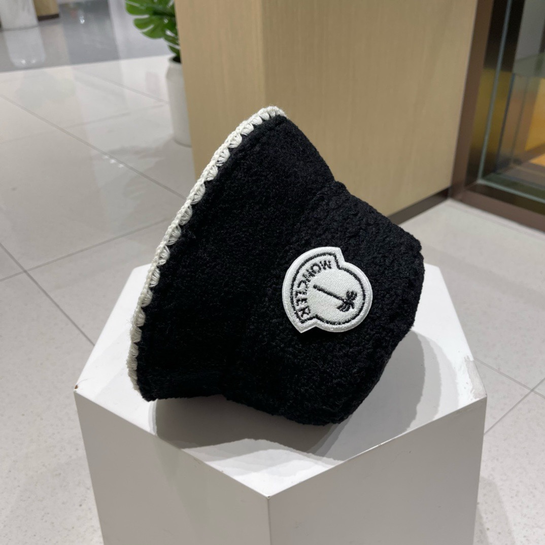 蒙口moncler秋冬专柜新款羊羔毛渔夫帽温暖舒适的大羔毛巨显脸瘦！集美们御寒凹造型必备款！蓬蓬小泰迪卷