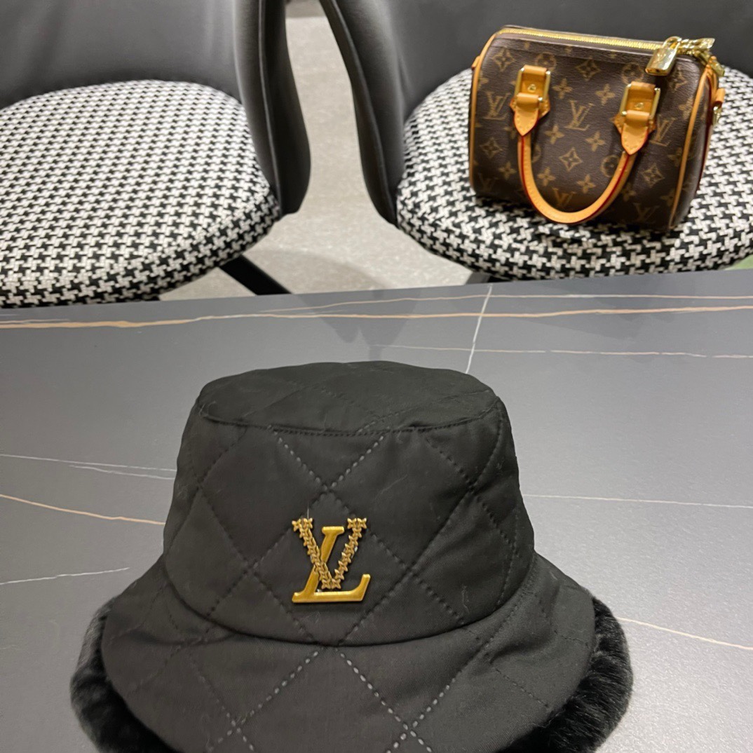 路易威登LouisVuitton秋冬款毛边渔夫帽洗水菱格渔夫帽冷帽