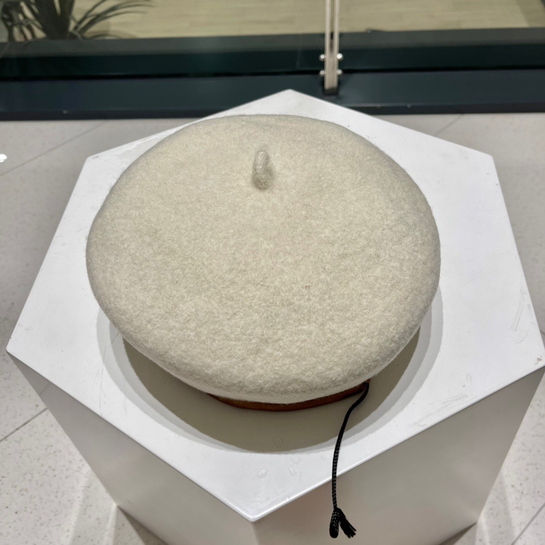 Celine赛琳羊毛贝雷帽烫印金色logo头围57cm