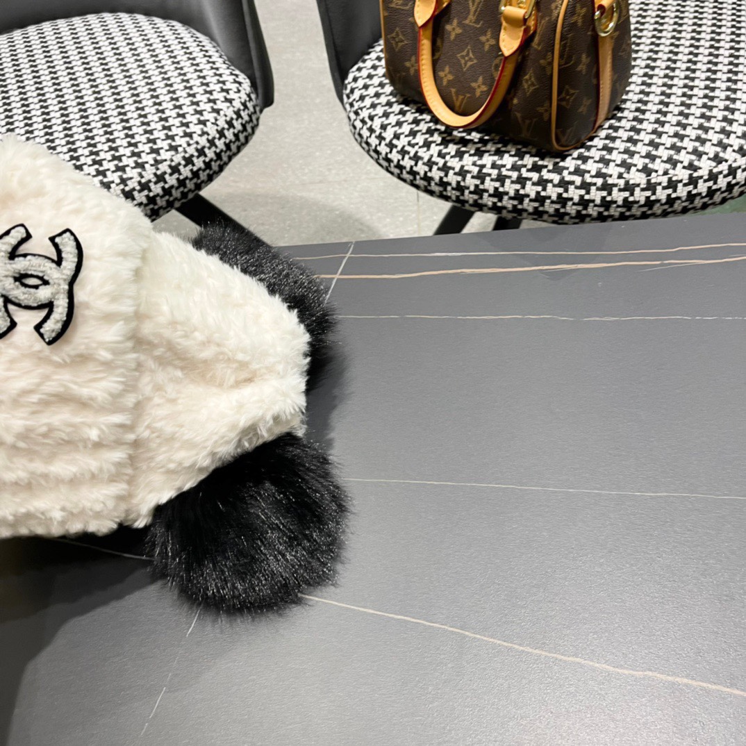 Chanel香奈儿软软的狐狸毛球毛绒绒帽子女秋冬新款保暖护耳套头帽针织帽冷帽潮