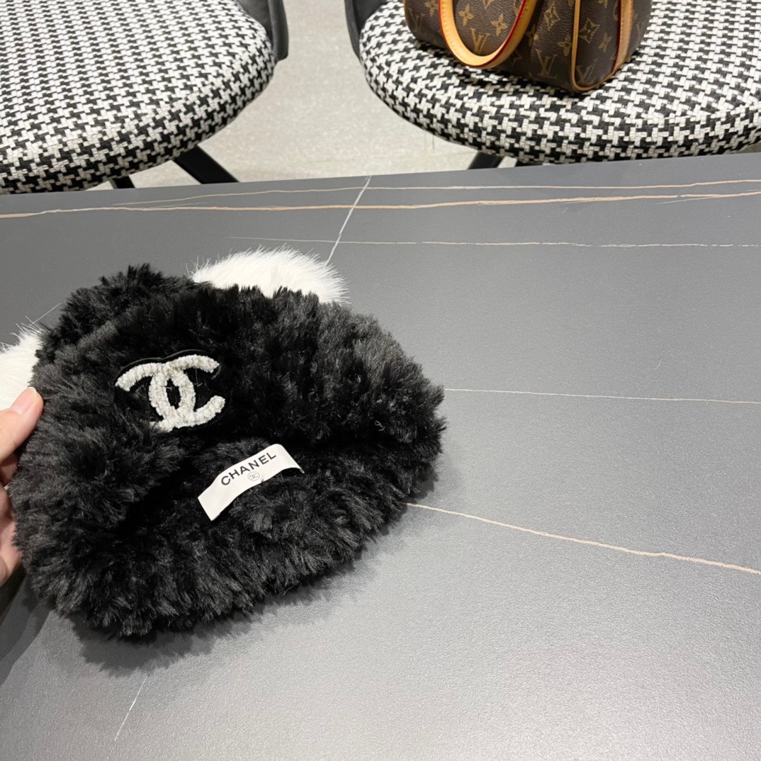 Chanel香奈儿软软的狐狸毛球毛绒绒帽子女秋冬新款保暖护耳套头帽针织帽冷帽潮