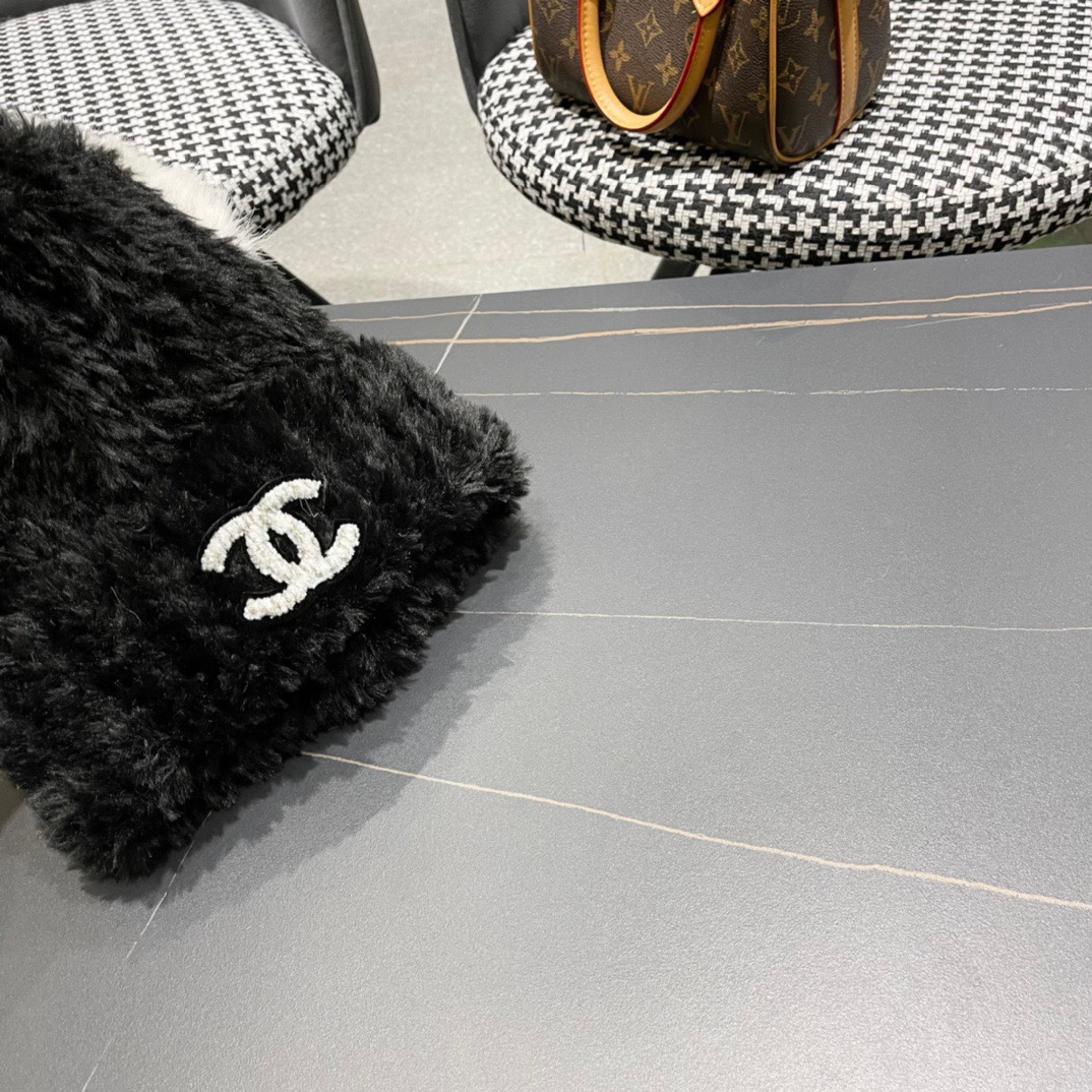 Chanel香奈儿软软的狐狸毛球毛绒绒帽子女秋冬新款保暖护耳套头帽针织帽冷帽潮