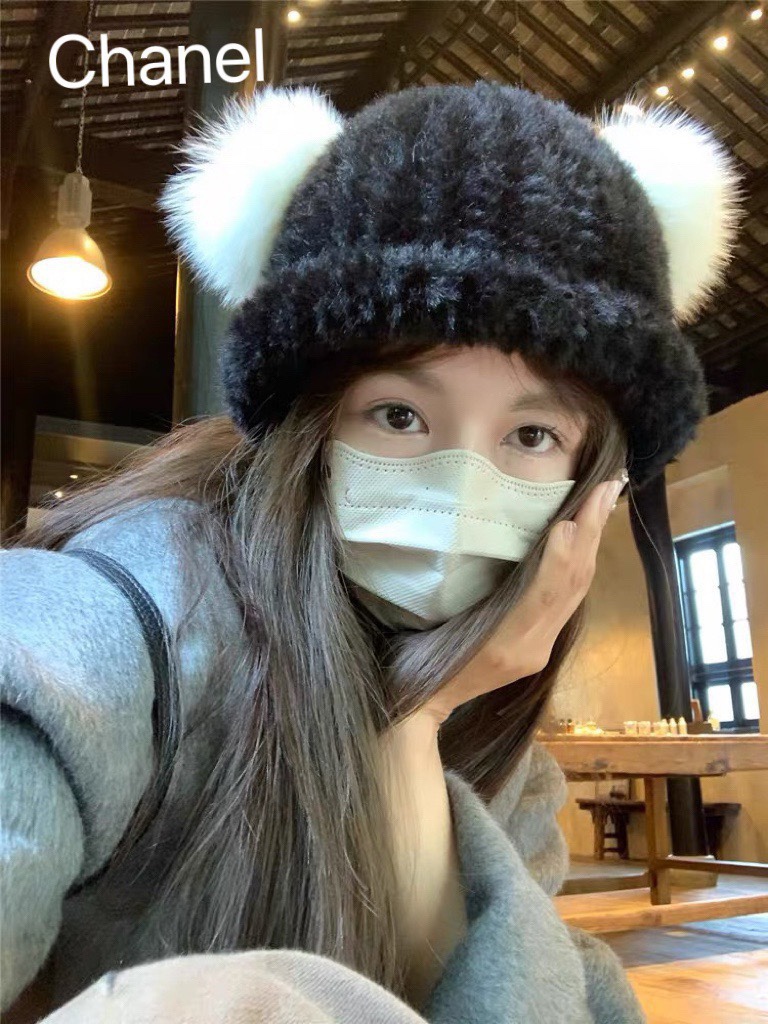 Chanel香奈儿软软的狐狸毛球毛绒绒帽子女秋冬新款保暖护耳套头帽针织帽冷帽潮