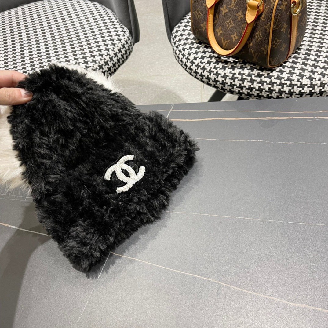 Chanel香奈儿软软的狐狸毛球毛绒绒帽子女秋冬新款保暖护耳套头帽针织帽冷帽潮