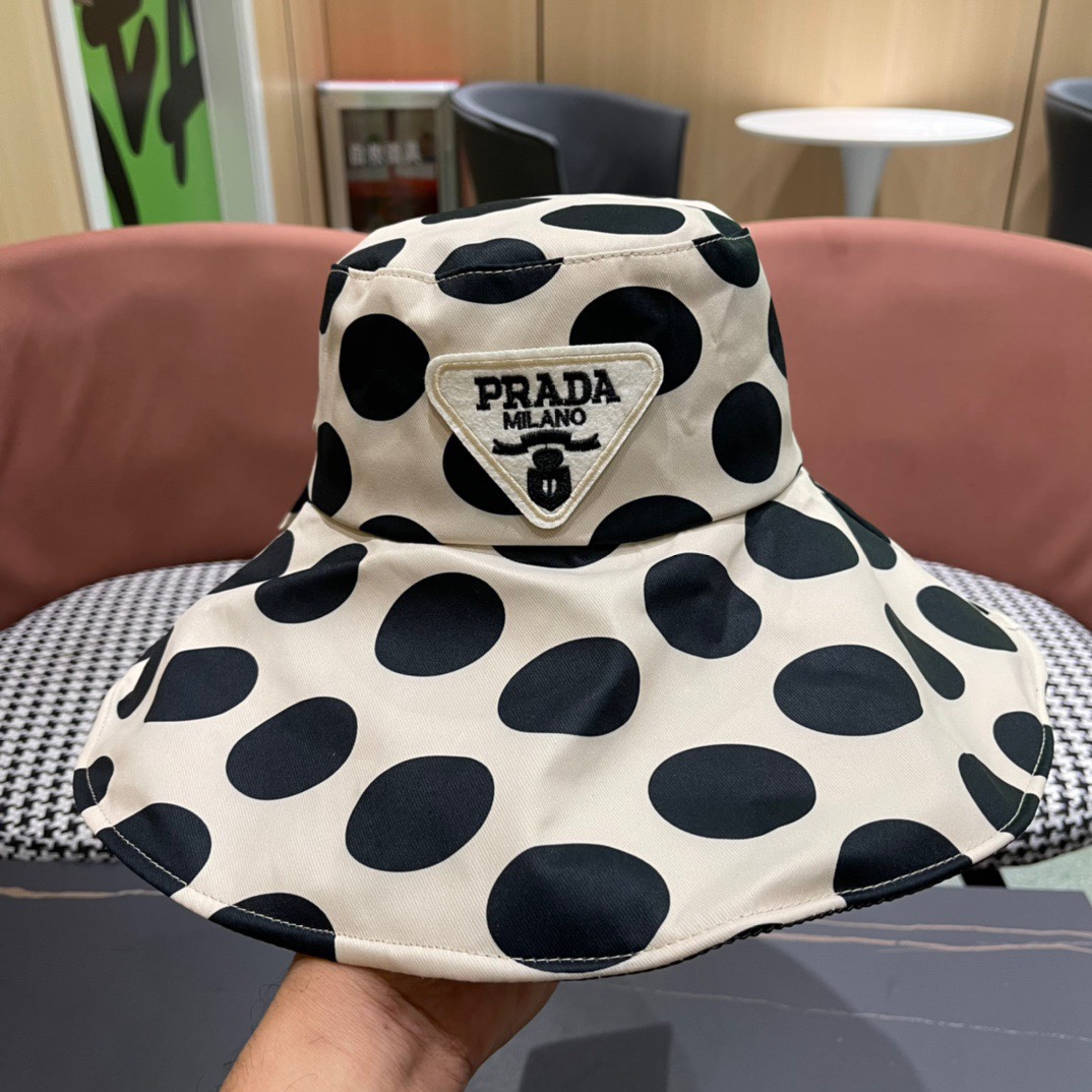 PRADA普拉达2024新款波点三角标渔夫帽大牌款超好搭配赶紧入手！
