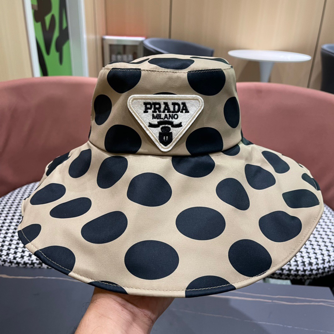 PRADA普拉达2024新款波点三角标渔夫帽大牌款超好搭配赶紧入手！