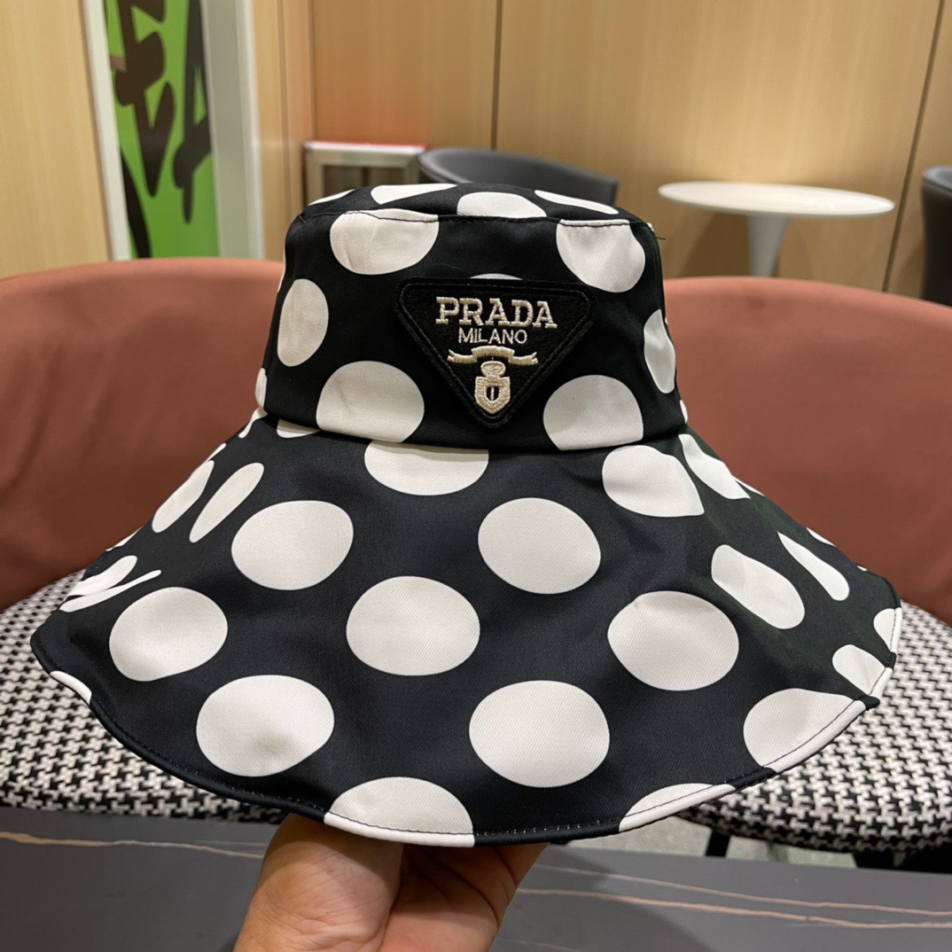 PRADA普拉达2024新款波点三角标渔夫帽大牌款超好搭配赶紧入手！