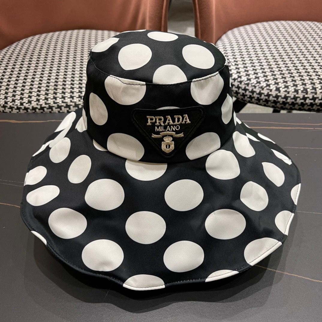 PRADA普拉达2024新款波点三角标渔夫帽大牌款超好搭配赶紧入手！