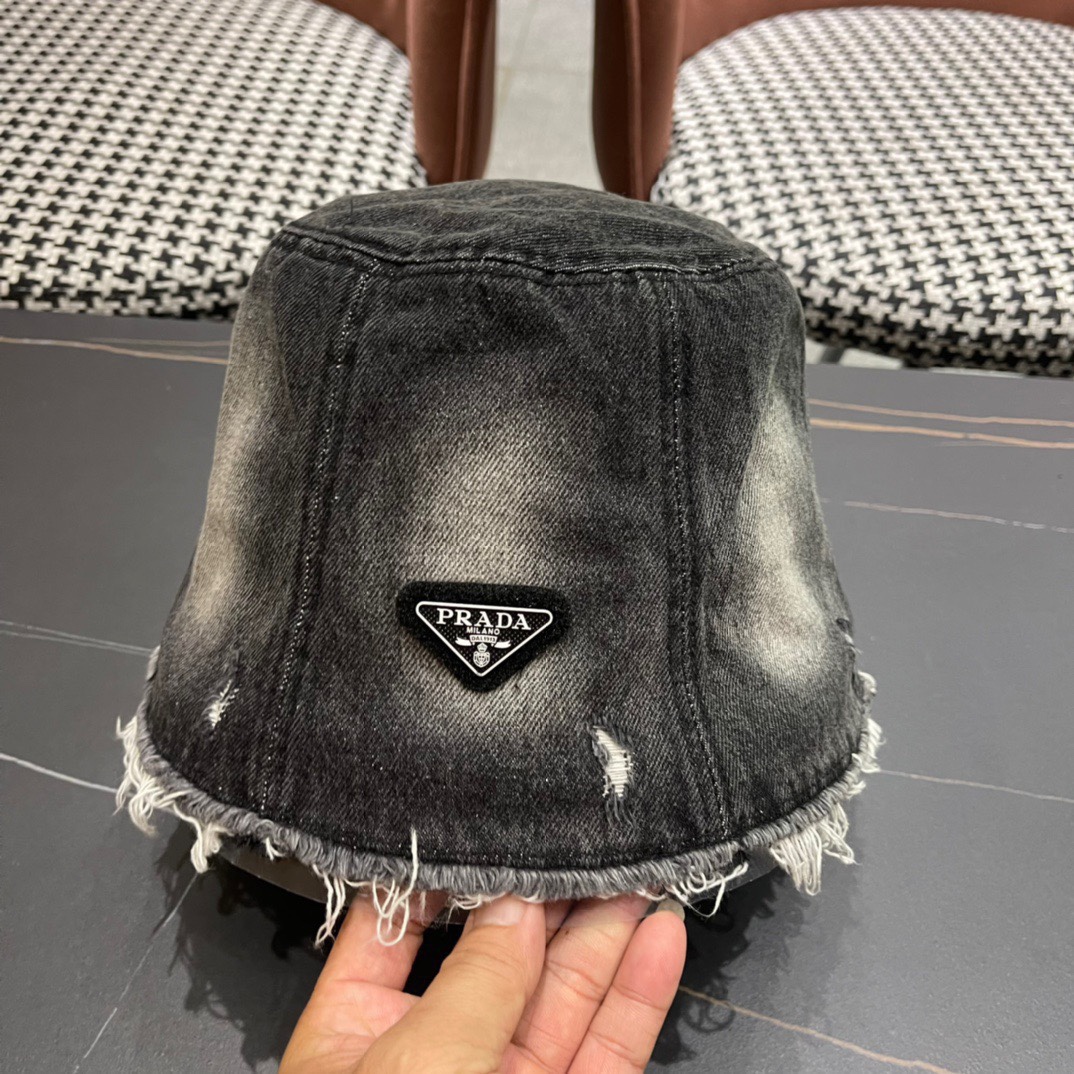 普拉达Prada新款水桶牛仔渔夫帽精致格调有感觉断货热门质量超赞