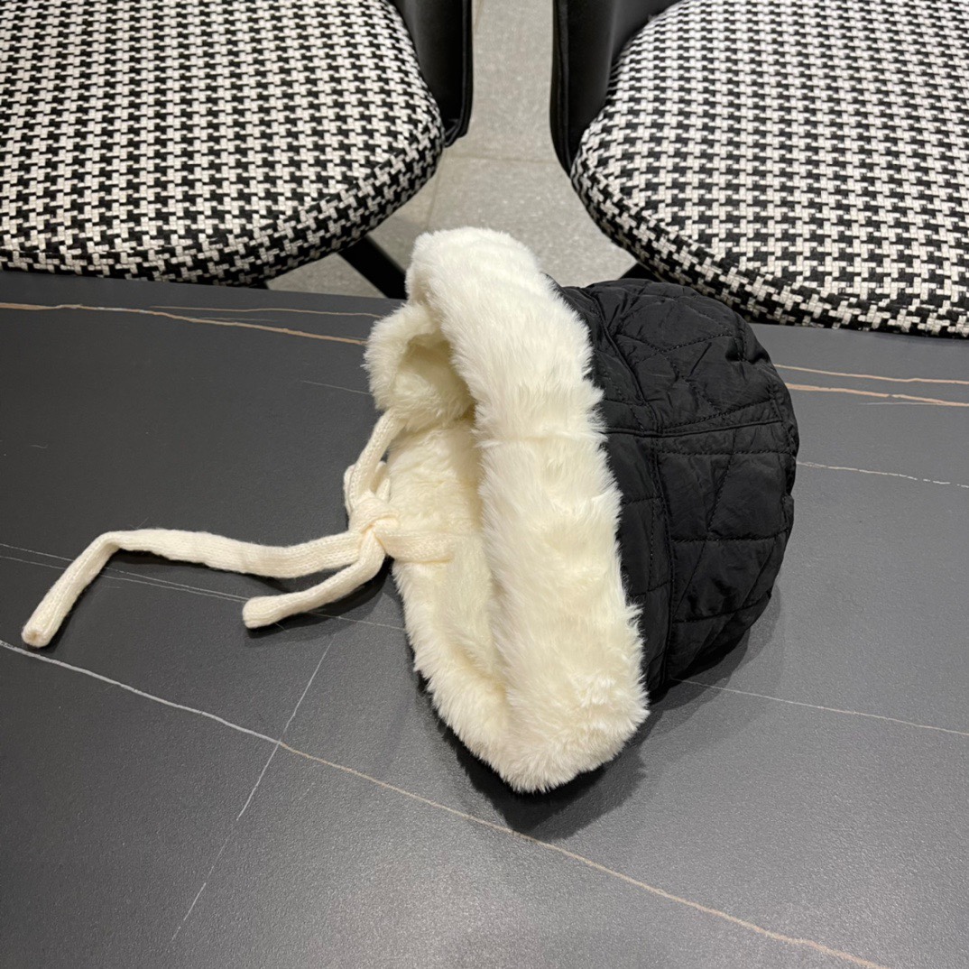 蒙囗MONCLER2024秋冬款毛绒护耳雷锋帽加厚更保暖时尚流行质感一流秋冬保暖最佳名品赶紧订购哦跑量款
