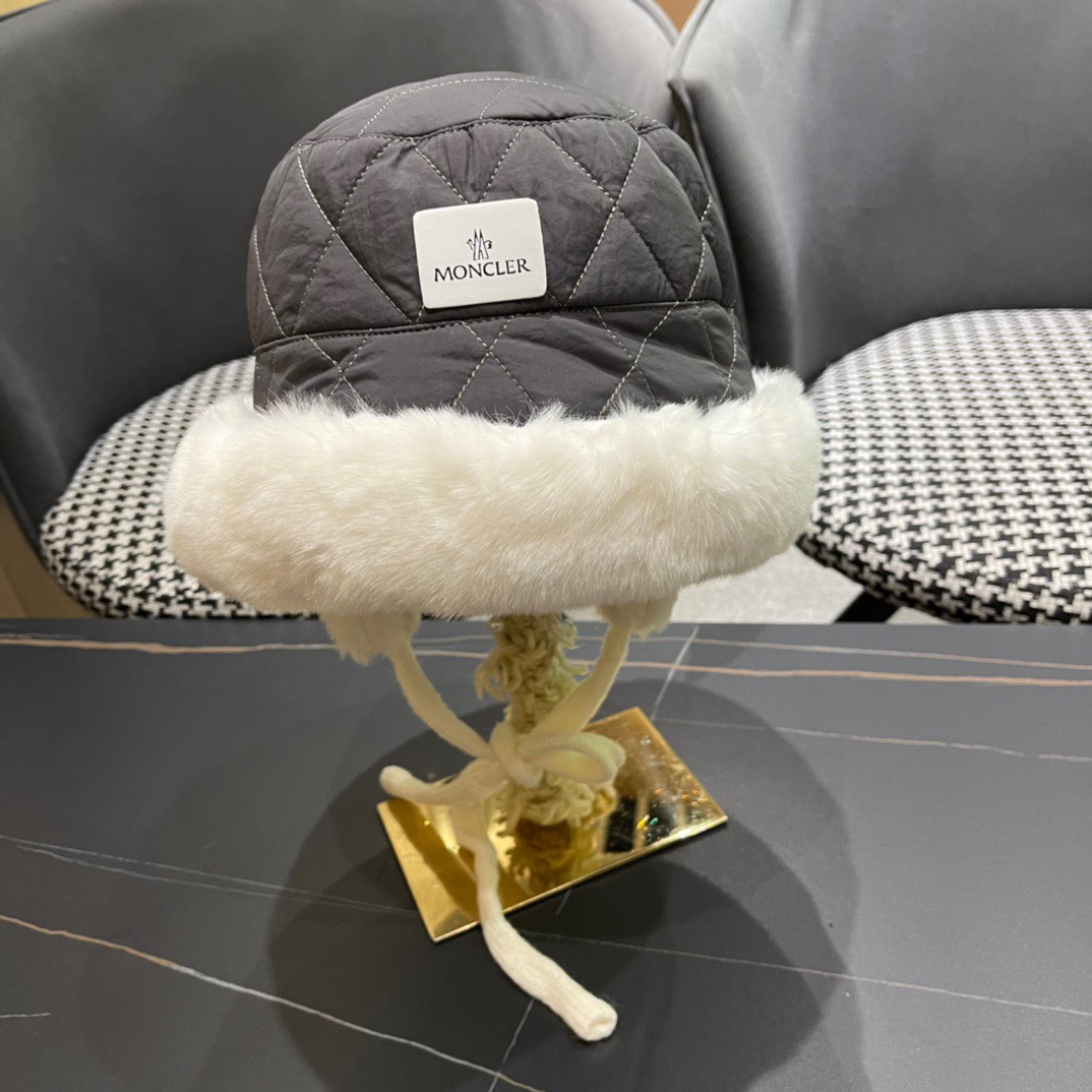 蒙囗MONCLER2024秋冬款毛绒护耳雷锋帽加厚更保暖时尚流行质感一流秋冬保暖最佳名品赶紧订购哦跑量款
