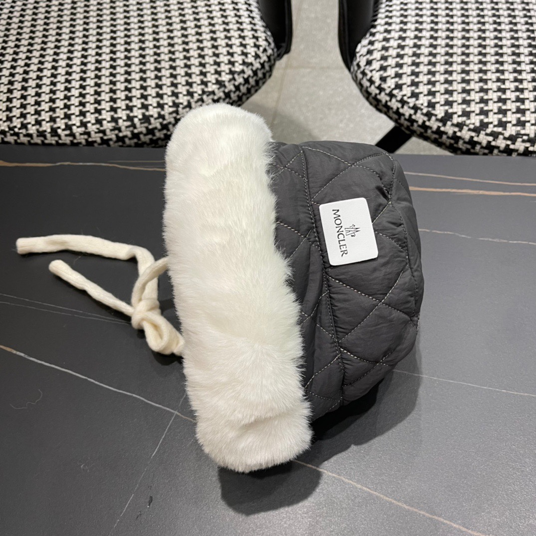 蒙囗MONCLER2024秋冬款毛绒护耳雷锋帽加厚更保暖时尚流行质感一流秋冬保暖最佳名品赶紧订购哦跑量款
