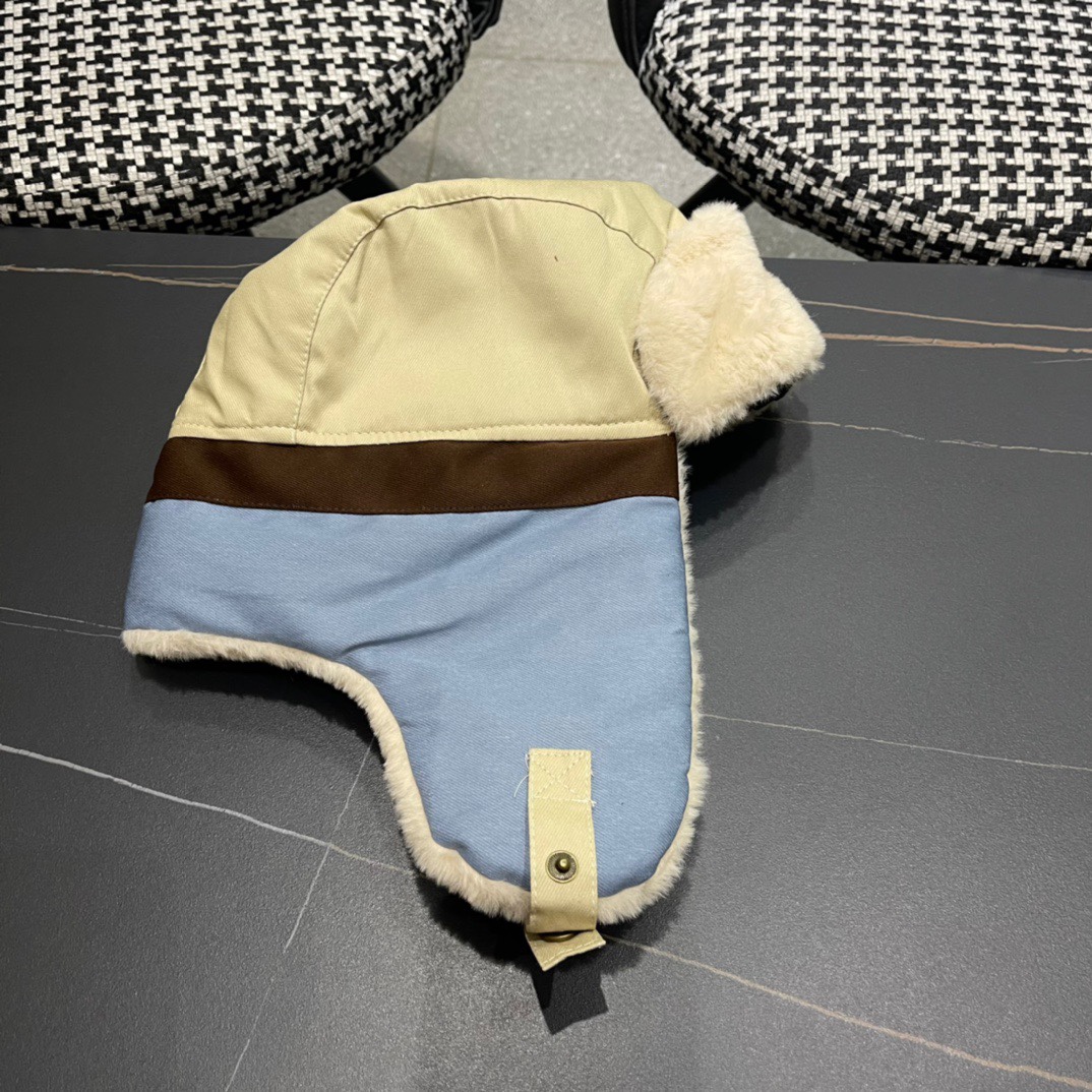 DIOR迪奥加绒雷锋帽子女防风防寒东北帽百搭加厚飞行员护耳帽