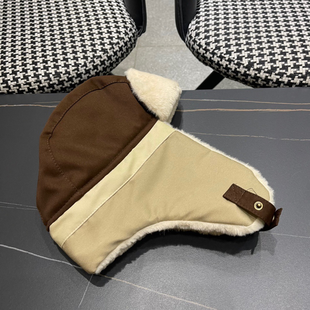 DIOR迪奥加绒雷锋帽子女防风防寒东北帽百搭加厚飞行员护耳帽