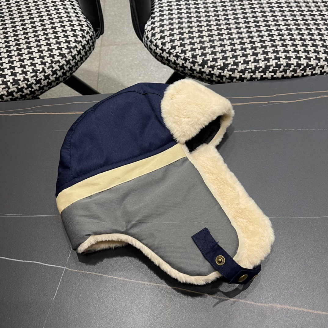 DIOR迪奥加绒雷锋帽子女防风防寒东北帽百搭加厚飞行员护耳帽