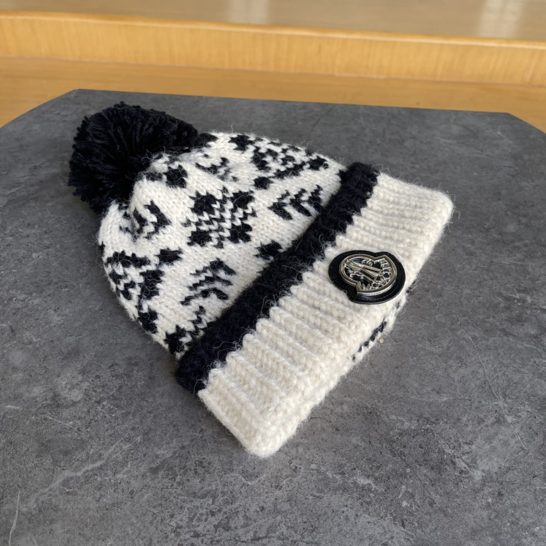 。Moncler蒙口，韩版加绒针织毛线帽，毛球可爱提花撞色时尚女秋冬大头围护耳保暖显脸小