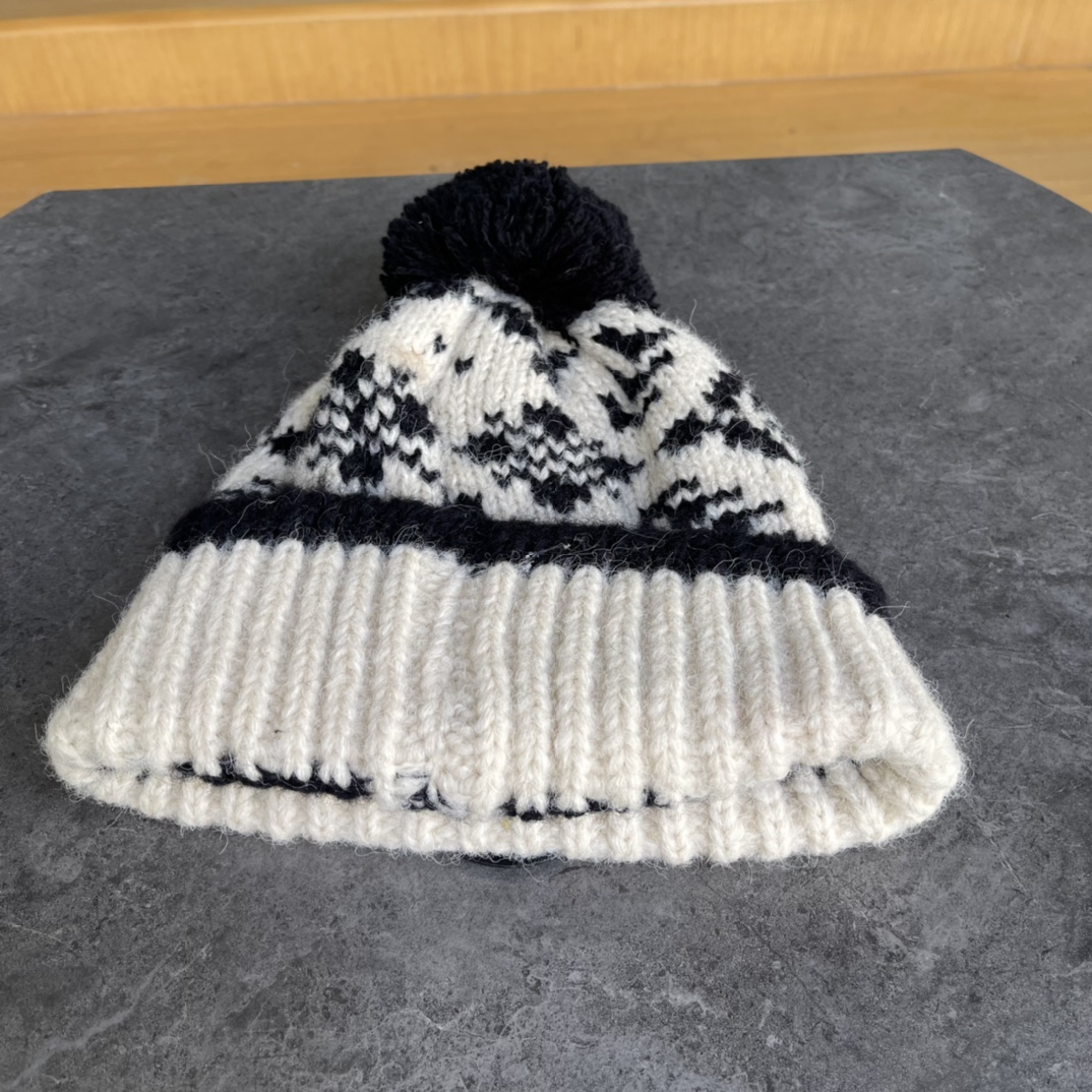 。Moncler蒙口，韩版加绒针织毛线帽，毛球可爱提花撞色时尚女秋冬大头围护耳保暖显脸小