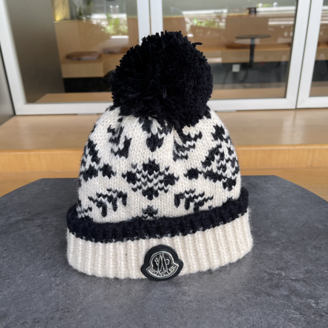 。Moncler蒙口，韩版加绒针织毛线帽，毛球可爱提花撞色时尚女秋冬大头围护耳保暖显脸小