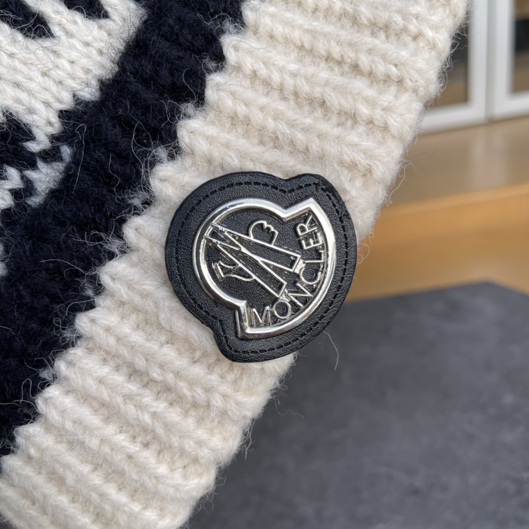 。Moncler蒙口，韩版加绒针织毛线帽，毛球可爱提花撞色时尚女秋冬大头围护耳保暖显脸小