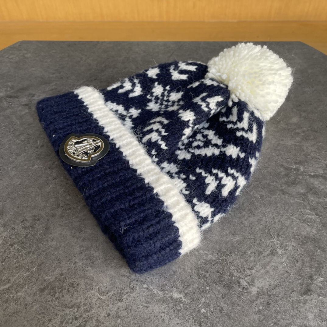 。Moncler蒙口，韩版加绒针织毛线帽，毛球可爱提花撞色时尚女秋冬大头围护耳保暖显脸小