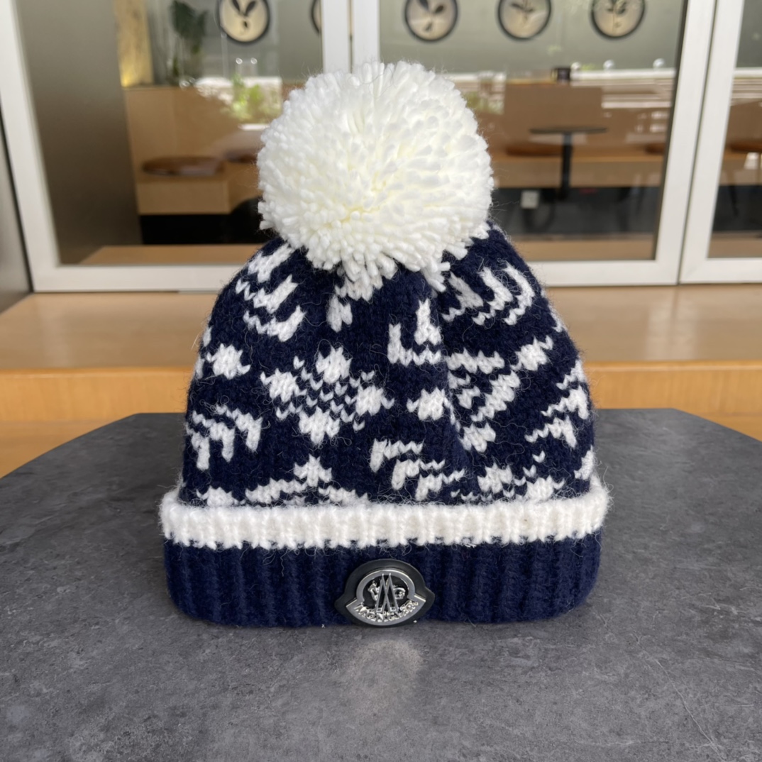 。Moncler蒙口，韩版加绒针织毛线帽，毛球可爱提花撞色时尚女秋冬大头围护耳保暖显脸小