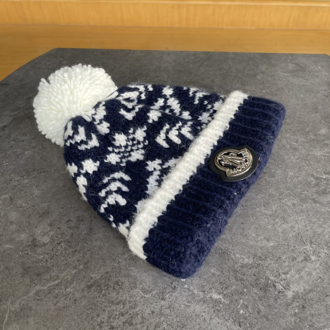 。Moncler蒙口，韩版加绒针织毛线帽，毛球可爱提花撞色时尚女秋冬大头围护耳保暖显脸小