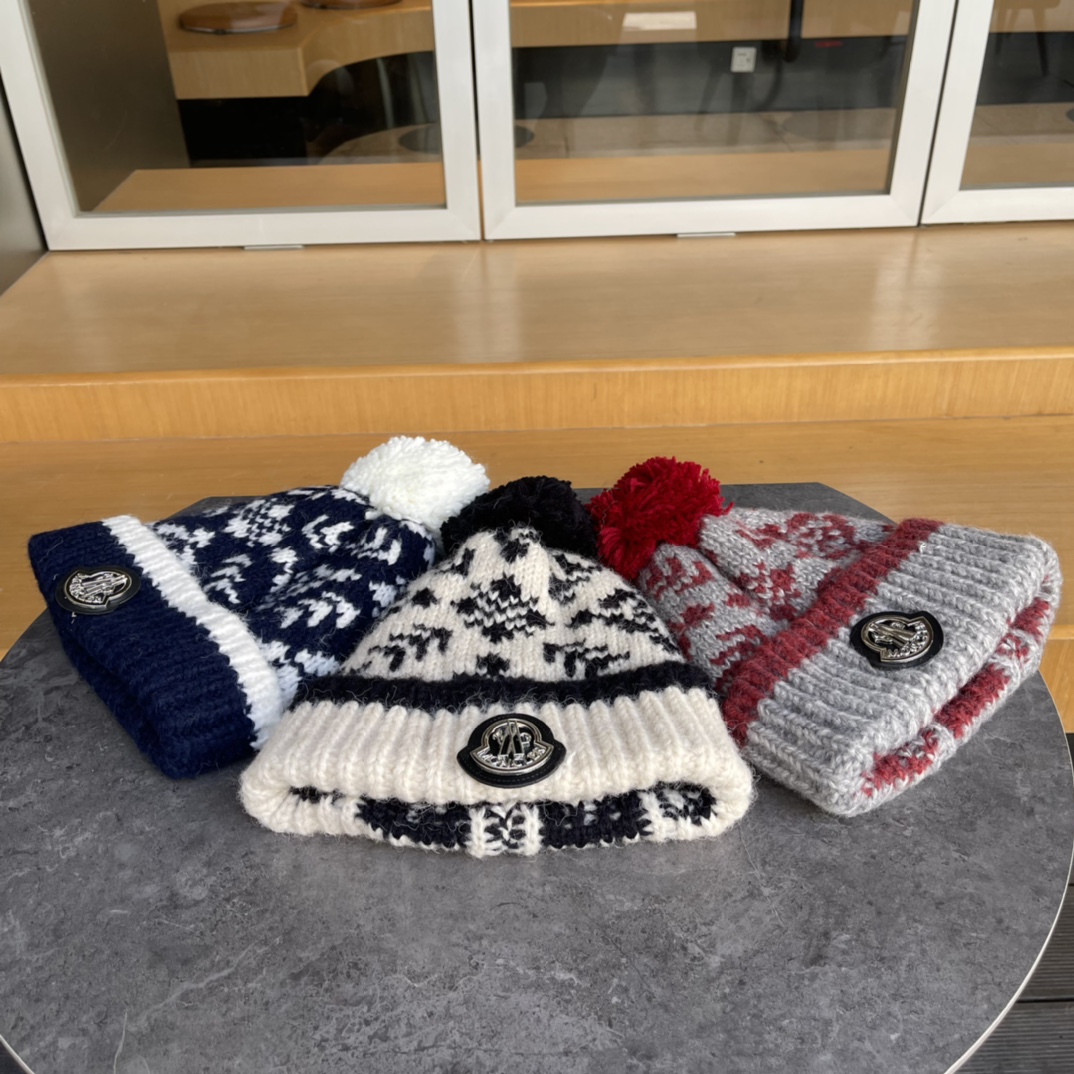 。Moncler蒙口，韩版加绒针织毛线帽，毛球可爱提花撞色时尚女秋冬大头围护耳保暖显脸小