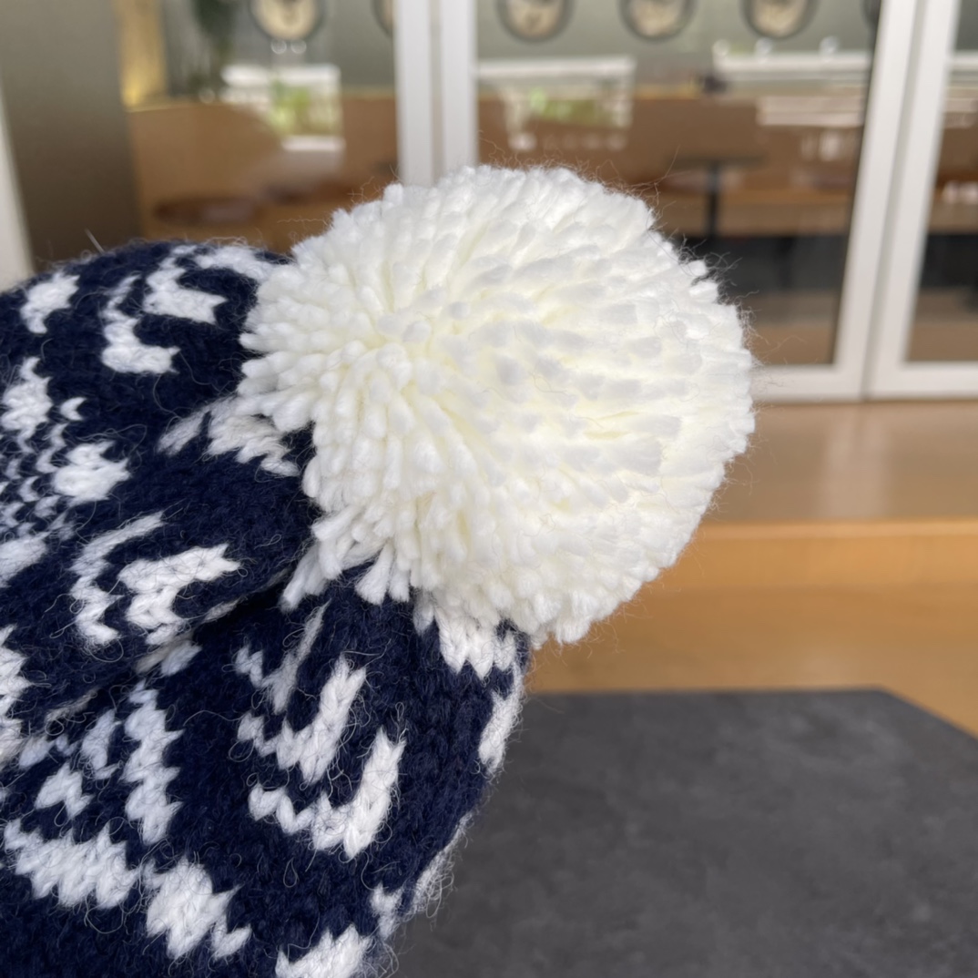 。Moncler蒙口，韩版加绒针织毛线帽，毛球可爱提花撞色时尚女秋冬大头围护耳保暖显脸小