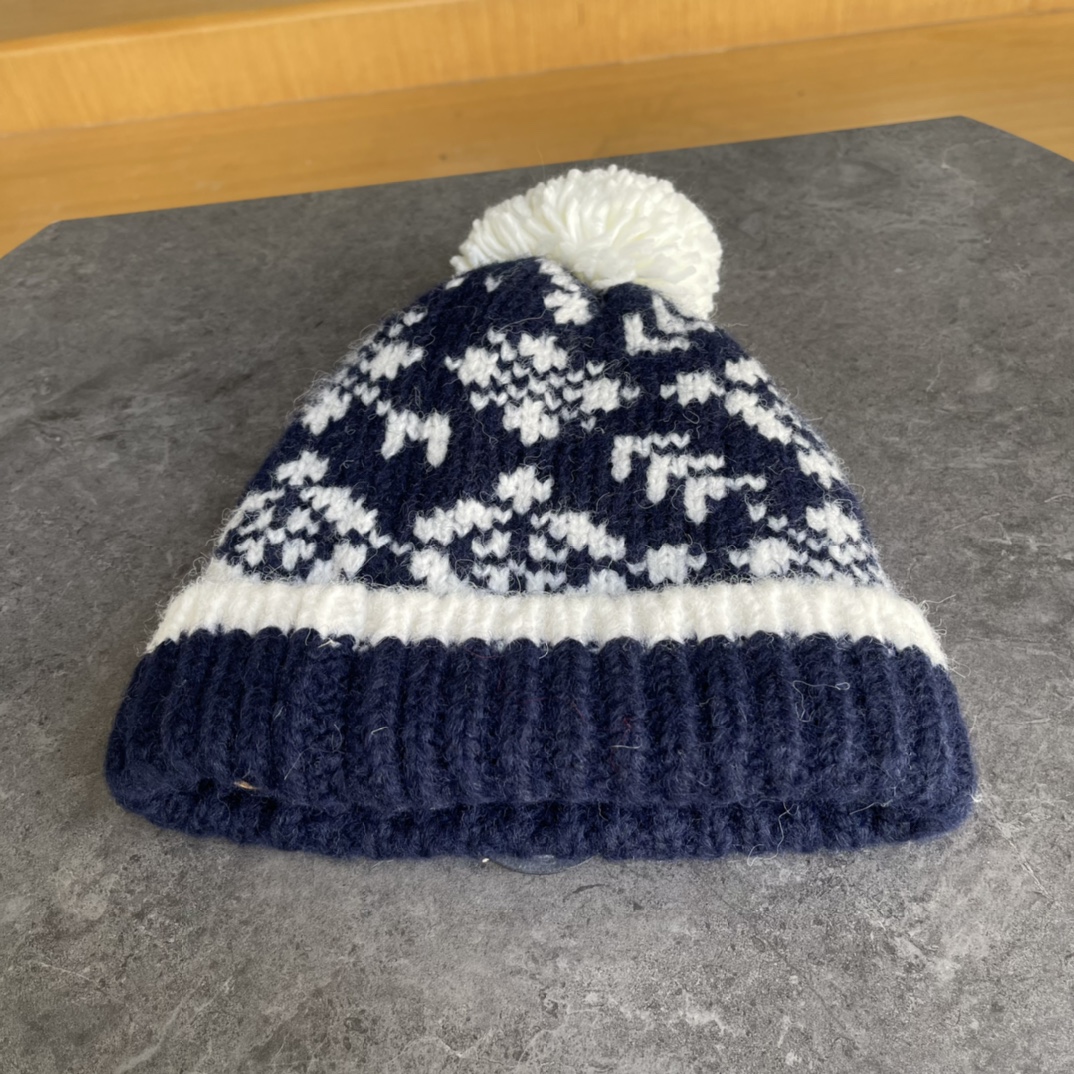 。Moncler蒙口，韩版加绒针织毛线帽，毛球可爱提花撞色时尚女秋冬大头围护耳保暖显脸小