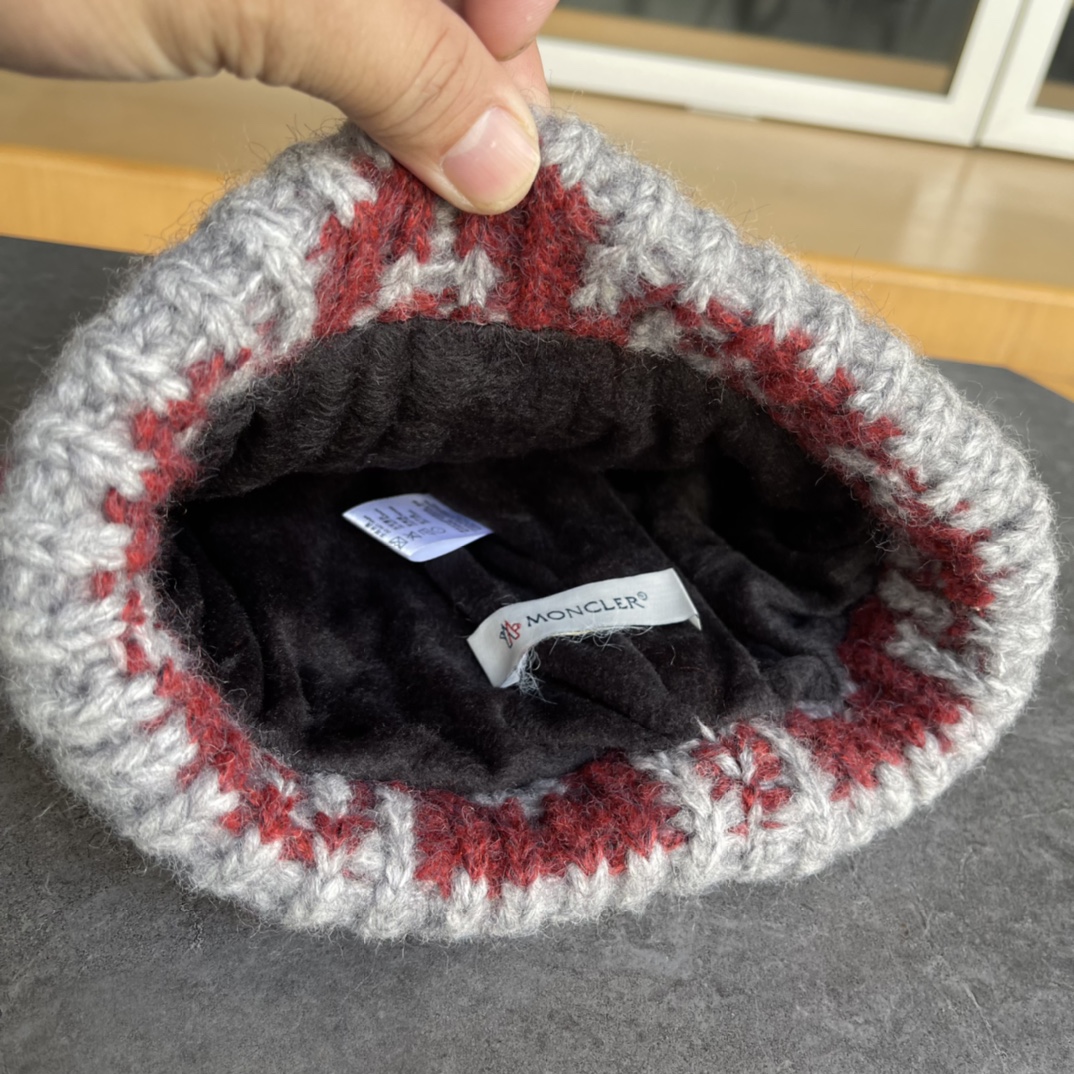 。Moncler蒙口，韩版加绒针织毛线帽，毛球可爱提花撞色时尚女秋冬大头围护耳保暖显脸小