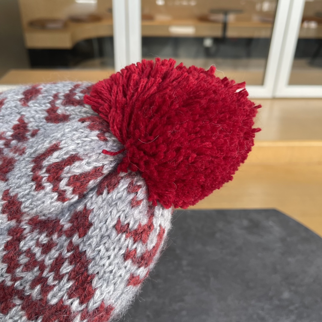 。Moncler蒙口，韩版加绒针织毛线帽，毛球可爱提花撞色时尚女秋冬大头围护耳保暖显脸小