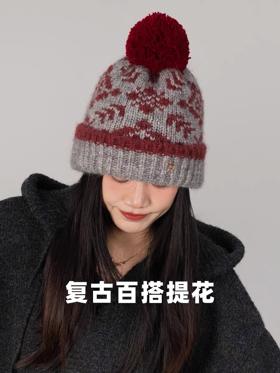 。Moncler蒙口，韩版加绒针织毛线帽，毛球可爱提花撞色时尚女秋冬大头围护耳保暖显脸小