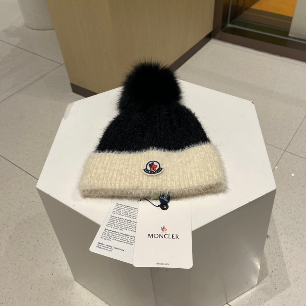 NO:215449,MONCLER MONCLER MONCLER MONCLER Knitted Wool Hat in Autumn and Winter Counter, versatile style, super popular custom-made super large fox wool ball with first-class texture, real pictures, welcome to show off your face and make it look good!  Hat Fisherman Hat Baseball Hat Knitted Hat, Hats, christian louboutin, Moncler, Moncler, espadrilles, hats19860909蒙口盟可睐 MONCLER蒙口超经典款 秋冬专柜针织毛线帽,百搭款超火爆 定制超大狐狸毛球质感一流, 图片实拍,欢迎比较显脸小出街超好搭配！帽子渔夫帽棒球帽针织帽,帽子,christian louboutin,Moncler,Moncler,espadrilles,hats,hat