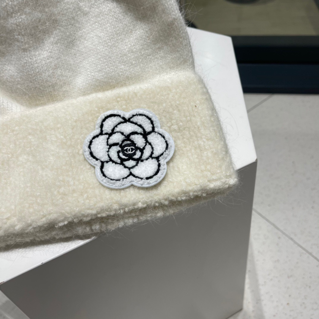 NO:215470,Chanel Xiaoxiang’s new camellia knitted rabbit fur   lamb fur wool hat, a simple and handsome new logo!  Super cool and fashionable street style!  Material: Cotton wool Head circumference: 59 cm All-can be hat Fisherman's hat Baseball cap Knitted hat, hat, chanel, espadrilles, hats19860909Chanel 小香新款山茶花针织兔毛 羊羔毛毛线帽, 简约帅气新标志！ 超酷时尚街头风！ 材质:棉毛 头围:59 cm均可帽子渔夫帽棒球帽针织帽,帽子,chanel,espadrilles,hats,hat