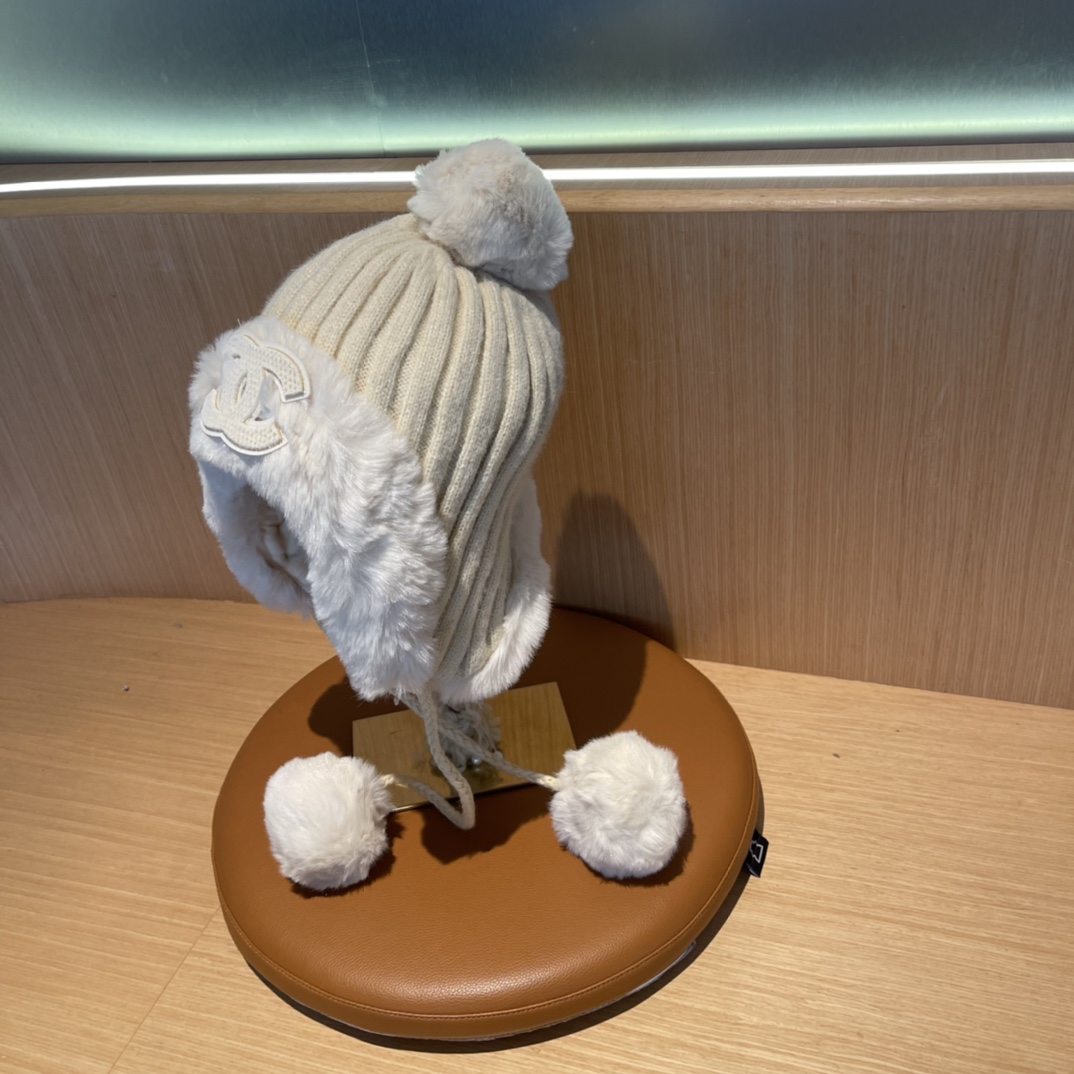 NO:215406,Chanel ski series autumn and winter good products are popular Lei Feng hat ear protection hat soft warm skiing essential hat fisherman hat baseball hat knit hat, hat, chanel, espadrilles, hats19860909香奈儿滑雪系列秋冬好物爆款雷锋帽护耳帽 柔软暖和滑雪必备帽子渔夫帽棒球帽针织帽,帽子,chanel,espadrilles,hats,hat