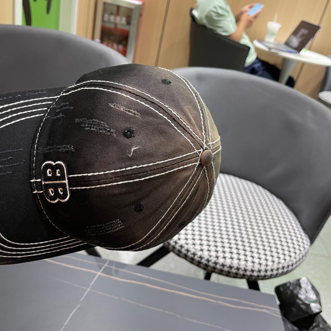  新品Balenciaga巴黎世家新款棒球帽
现货秒发🧢简约时尚超级无敌好看的帽子！情侣款！原单货比起其